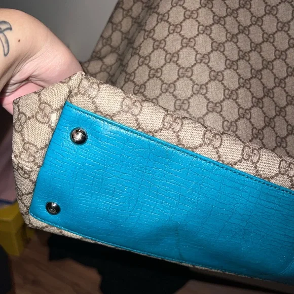 Gucci Monogram Extra Large Tote - Picture 7 of 14